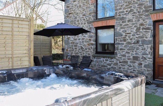 3 bedroom accommodation in Cross Inn, near New Quay