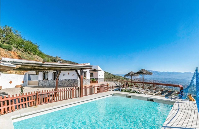 3 bedroom accommodation in El Borge