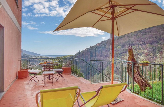 3 bedroom accommodation in Recco -GE-