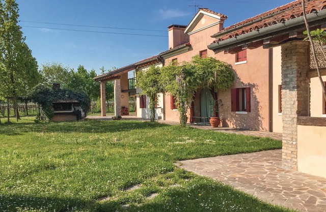 3 bedroom accommodation in Silea -TV-