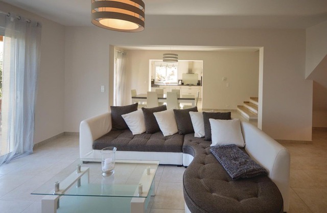 3 bedroom accommodation in Cabris