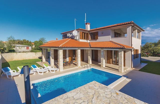 3 bedroom accommodation in Kavran