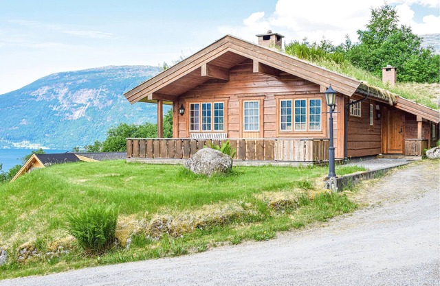 3 bedroom accommodation in Olden