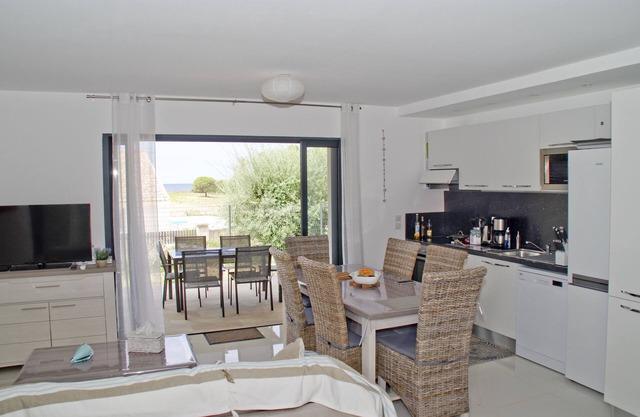 3-bedroom apartment, 80 m2, Air-conditioning, Terrace, Garden, Beaches nearby, Fiber.