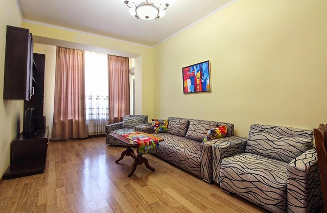 3 Bedroom Apartment in Homey Residence