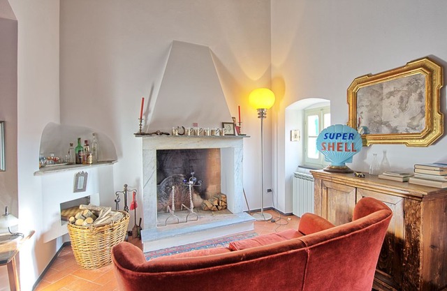 3 bedroom Apartment, sleeps 6 in Monte Marcello with WiFi