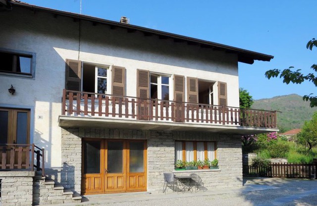 3 bedroom Apartment, sleeps 6 in Mergozzo with WiFi