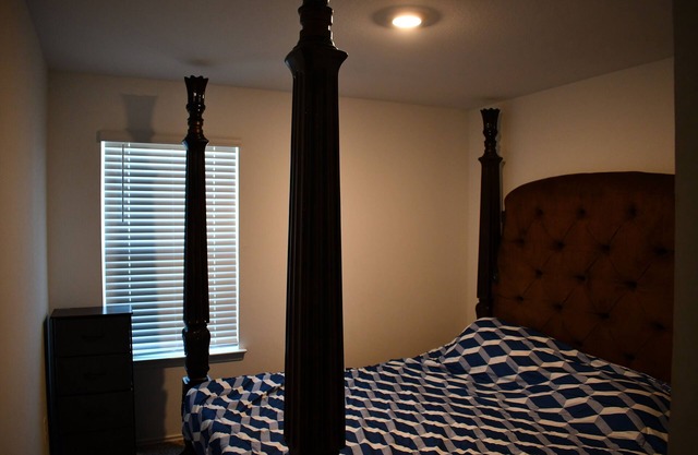 3-bedroom apartment with swimming pool in Spring Texas, 15 mins to the airport!