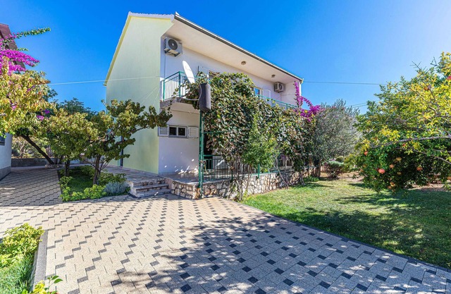 3 bedroom awesome home in Poljica
