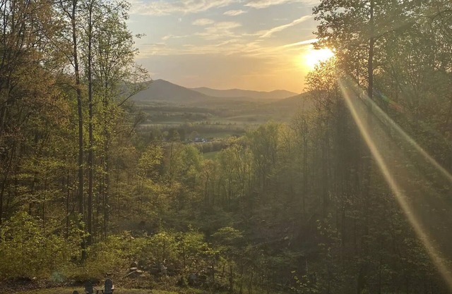 3 Bedroom Cabin near SNP with views!