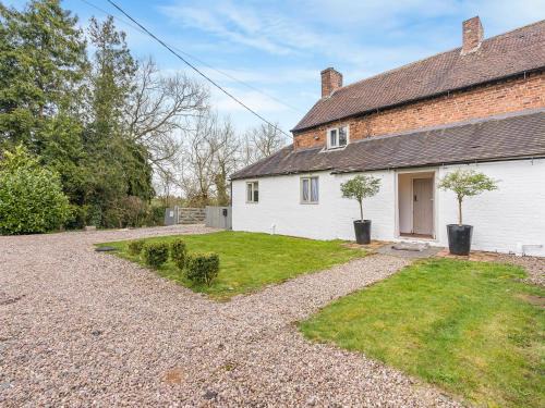 3 Bedroom Country Cottage with Private Garden