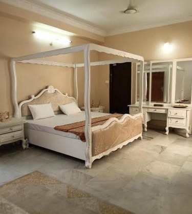 3-Bedroom Elegant and Spacious AC Apartment only for families, Prime Location, Just 100m from Main Road!