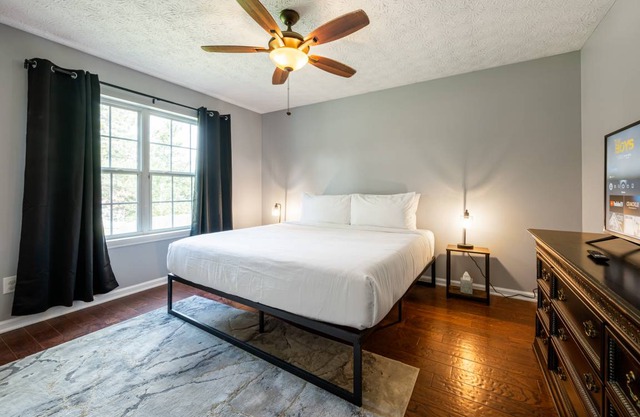 3 Bedroom Emerson Home - 1 mile to LakePoint Sports Complex