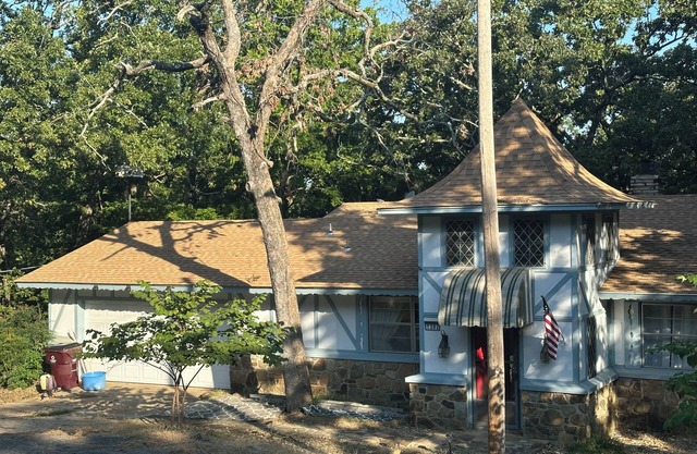 3-bedroom Eufaula cove cabin with lake view and lake access