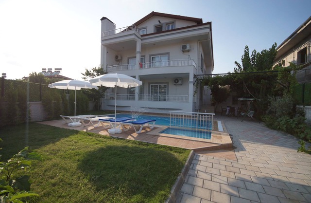 3 Bedroom Family-sized Apartment with Swimming pool in Fethiye