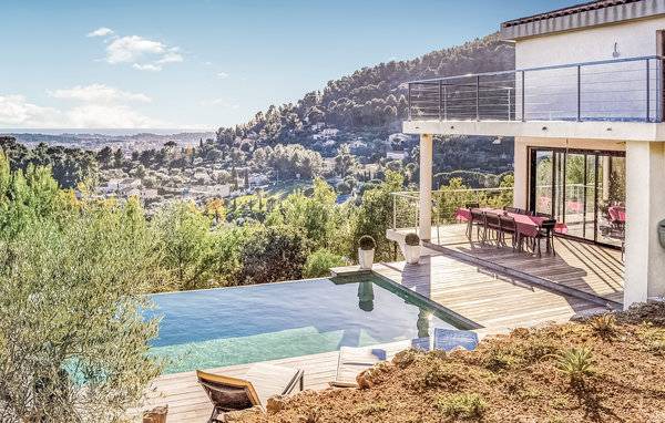 3 bedroom accommodation in La Valette du Var