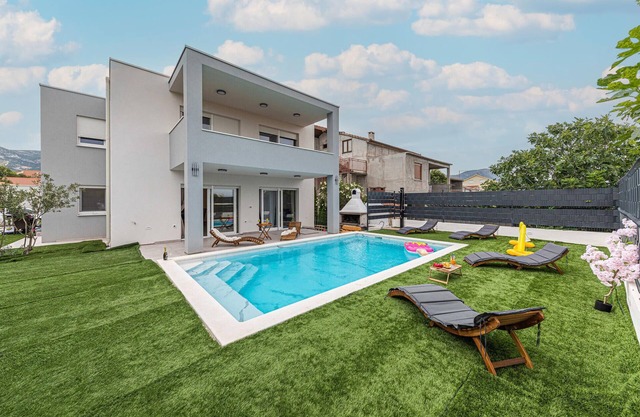 3 bedroom gorgeous home in Kastel Novi