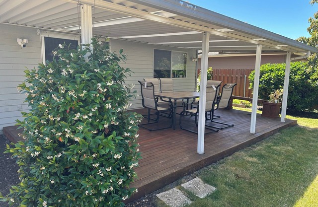 3-bedroom house in welcoming Gresham with WiFi, AC. Just 20 minutes from airport
