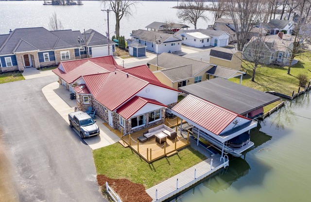 3-Bedroom Lakefront Home with Dock, Kayaks, & SUP!