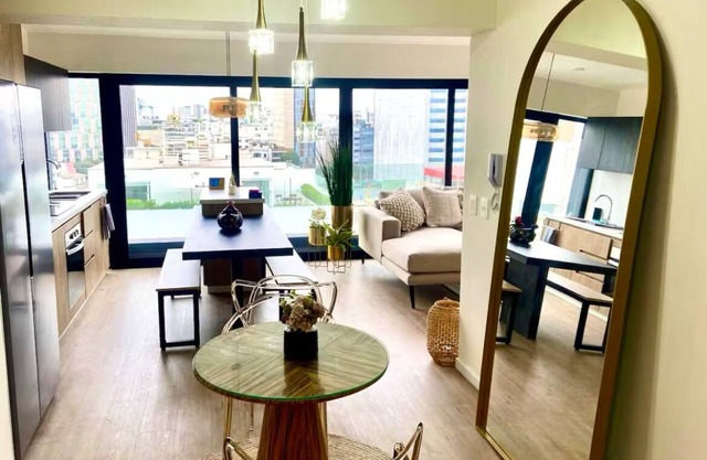 3-bedroom LUX apartment in Miraflores walk to Larcomar, nightlife & ocean view