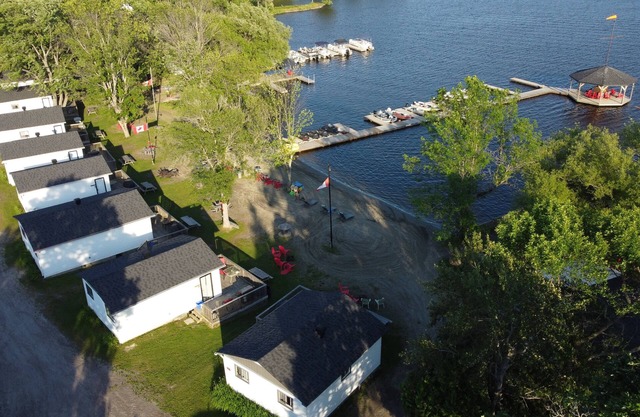 3 Bedroom Pet Friendly Cottage