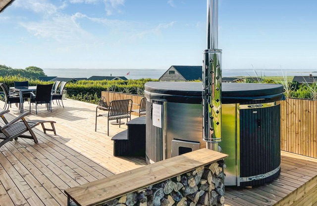 3 bedroom stunning home in øster assels