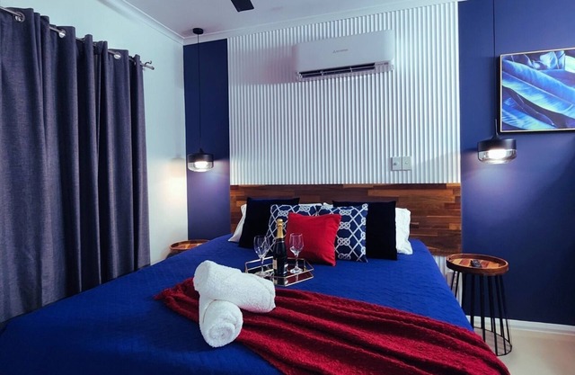 3 Bedroom Stylish Townhouse Getaway with Spa, BBQ & Family Comforts Darwin