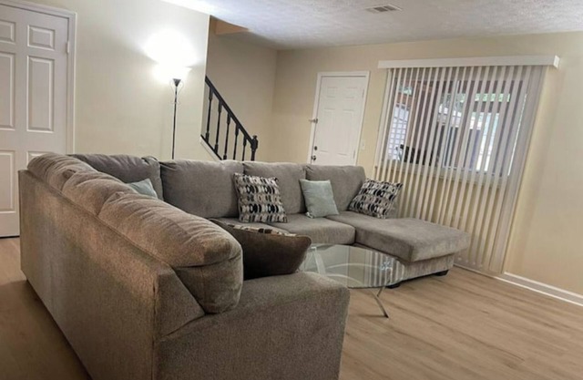 3-bedroom townhome in peaceful Norcross with AC