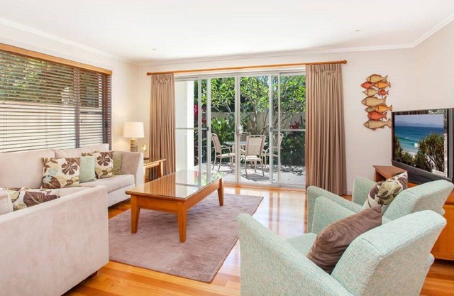 3 bedroom townhouse close to town