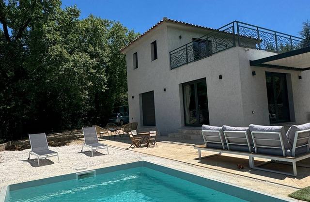 3 Bedroom Villa in SolliÃ¨s-Toucas