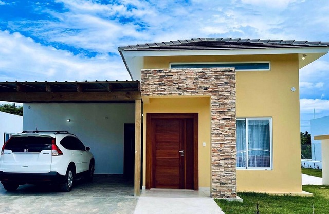 3-bedroom villa on East Cabarete beach, pool/TV/Wi-Fi/parking
