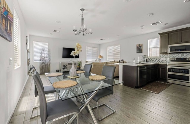3 Bedrooms 3 Baths New Build House In Chandler W/Community Pool & Hot Tub