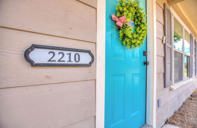 3 BR 1 BA Centrally Located