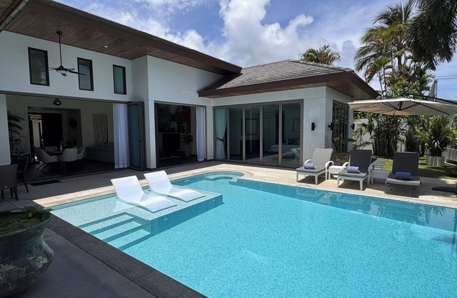 3 BR Pool Villa - Daily Cleaning - Walk to Bangtao Beach, Shops and Restaurants