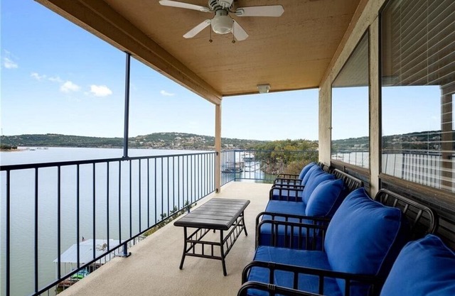 3 BR Waterfront Condo w/pool & hot tub