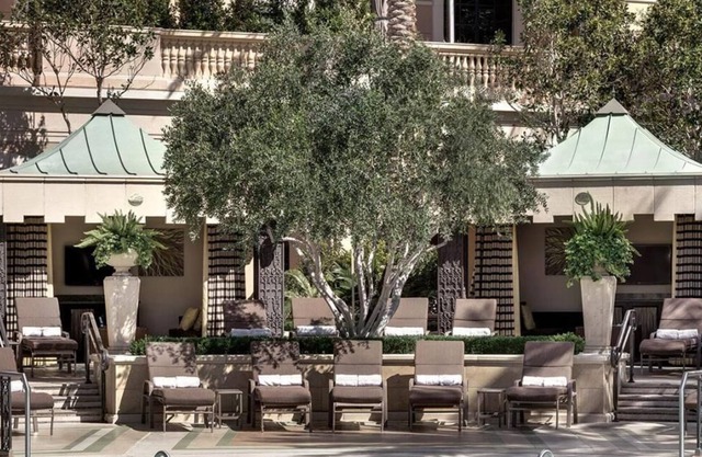 3 Classy Units! Outdoor Pool, Free Parking, Near Las Vegas Festival Grounds!
