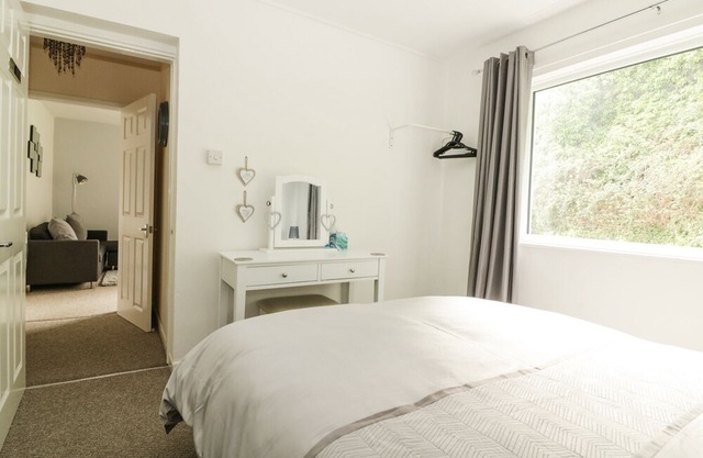 3 Dolphin Court, BRIXHAM