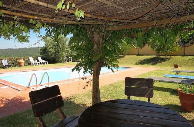 3 bedroom Villa, sleeps 8 in Sasso Pisano with Pool and WiFi
