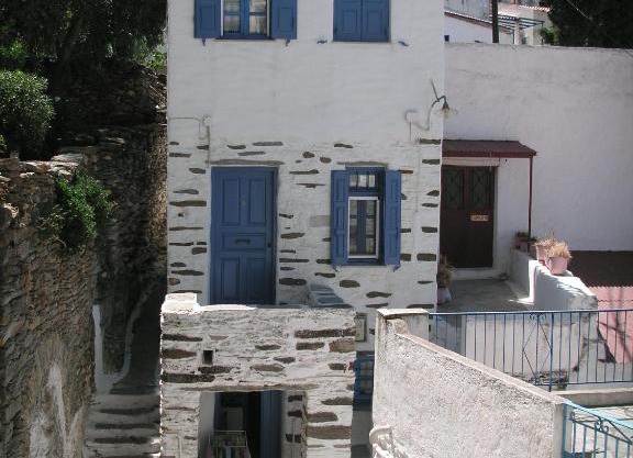 3-level doll house in Kea Ioulida/Chora, Cyclades