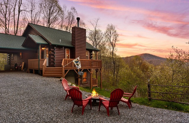3 Master Suites - Long Mountain Views Every Room - Gated - Fire Pit - Fire Place