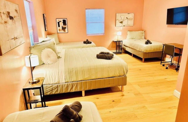 3-Masters/3.5 Bath/Sleeps 13/Pet OK