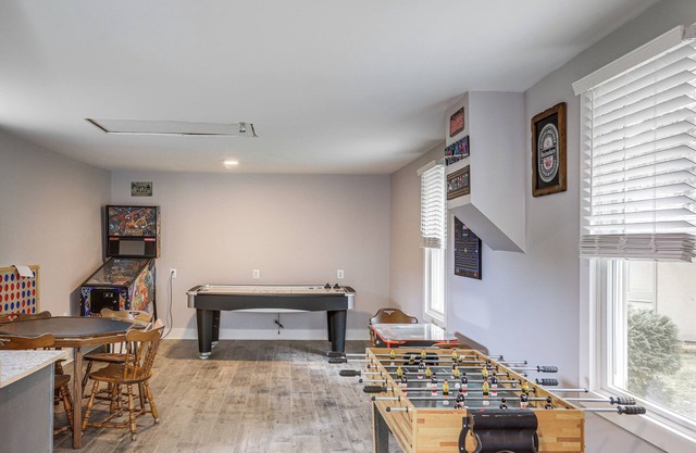 3 Mi to Cedar Point: Sunny Sandusky Home w/Yard
