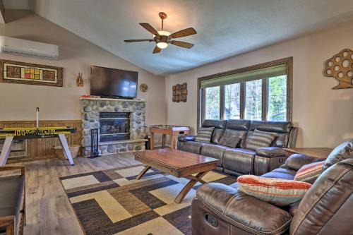 3 Mi to Kalahari Pocono Mountain Home with Fire Pit