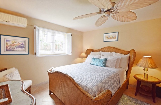 3 Min Walk to Beach - Blessed Manor (6 Bed House)
