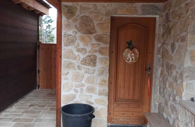 3 minutes from the village center, charming self-contained chalet apartment.