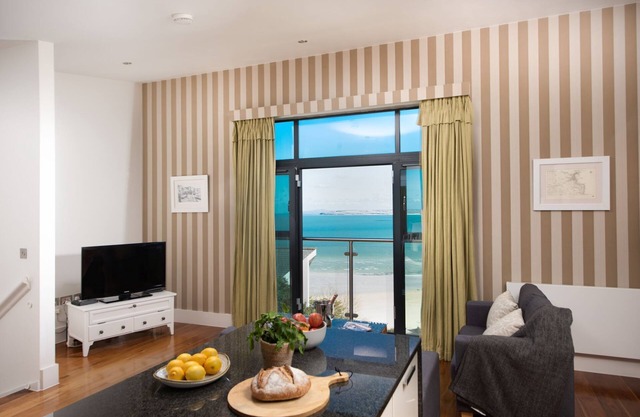 3 Porthminster Mews - an apartment that sleeps 4 guests in 2 bedrooms