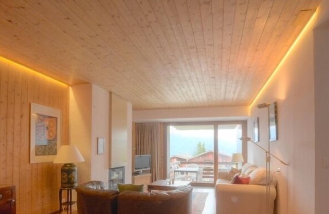3-room apartment (max 6 people), renovated, with 2 bedrooms, near the gondola with a view of the Val