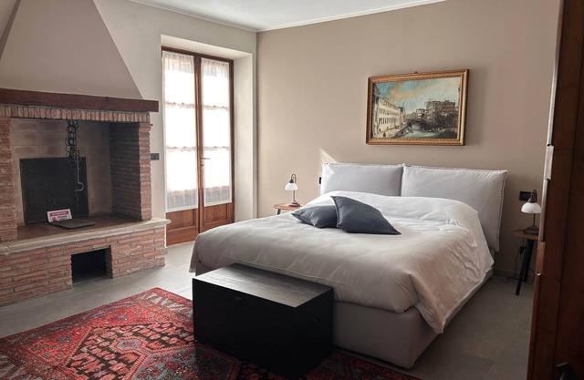 3-Room with fireplace (Dwelling 1848-Volta Mantovana)