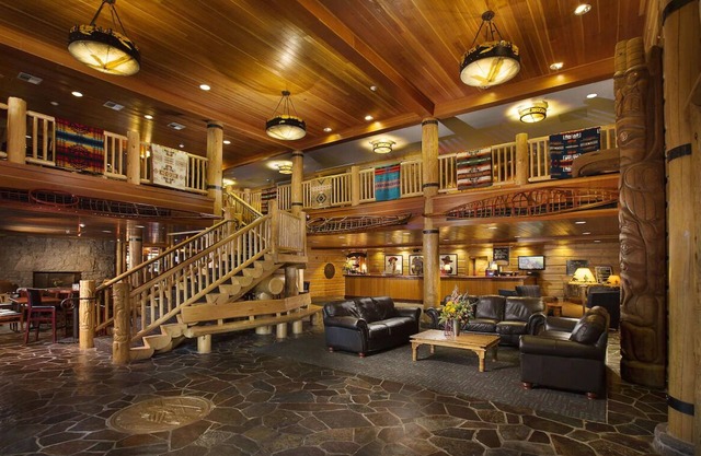 3 Rustic Rooms w/Heated Pool & Hand-Crafted Mountain Lodge Setting