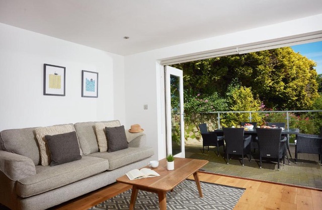 3 Sandy Lane
